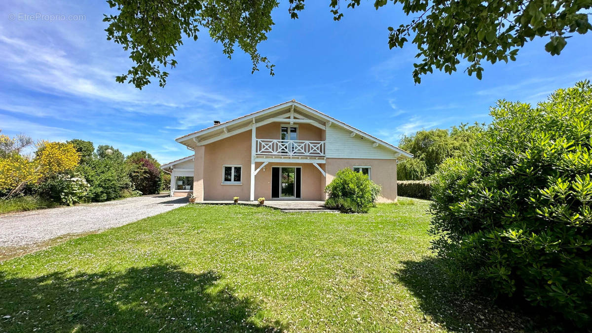 Maison à SAINT-MARTIN-DE-HINX