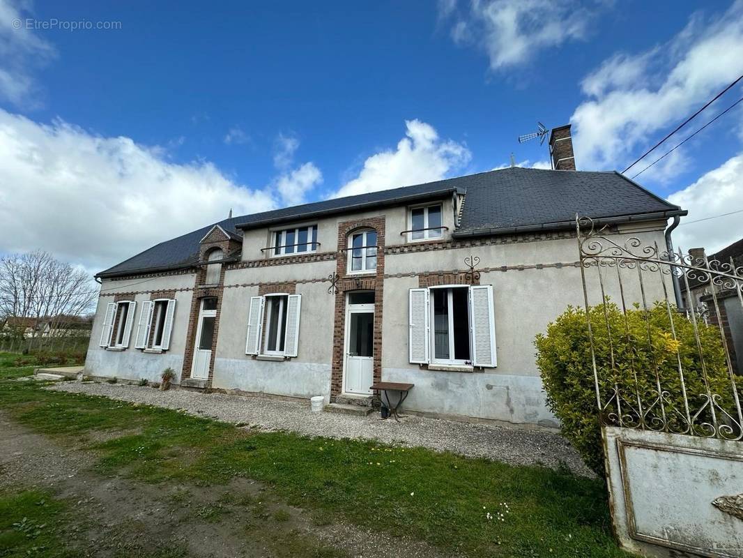 Maison à POUY-SUR-VANNES