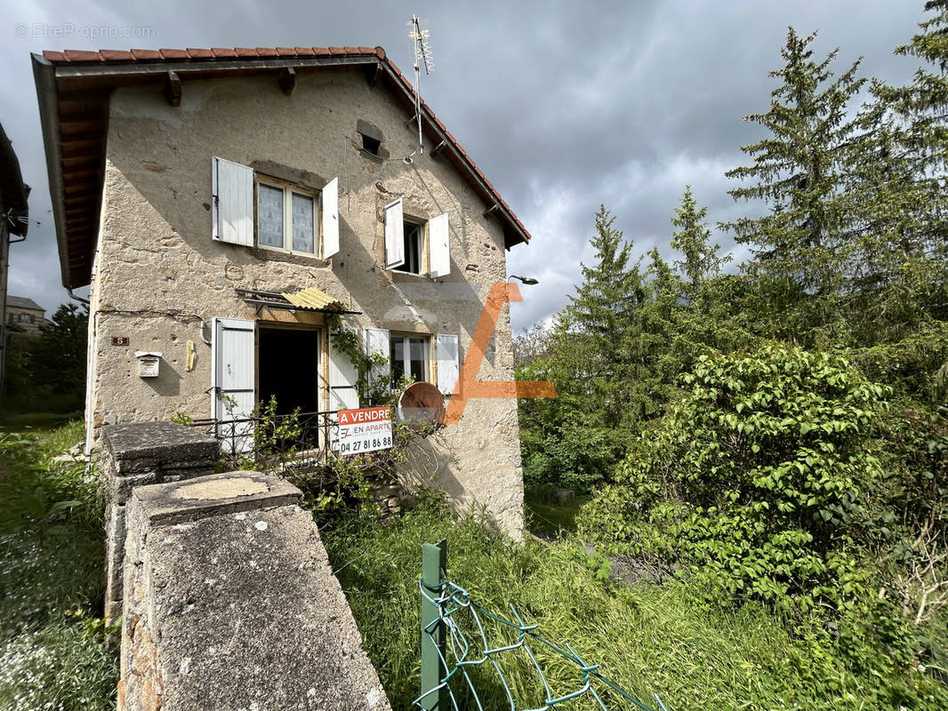 Maison à SAINT-JULIEN-CHAPTEUIL