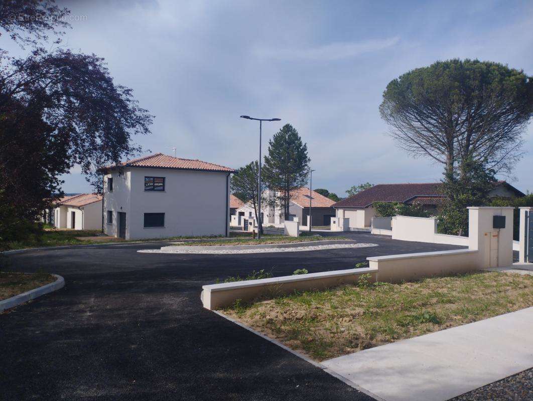 Maison à LAPEYROUSE-FOSSAT