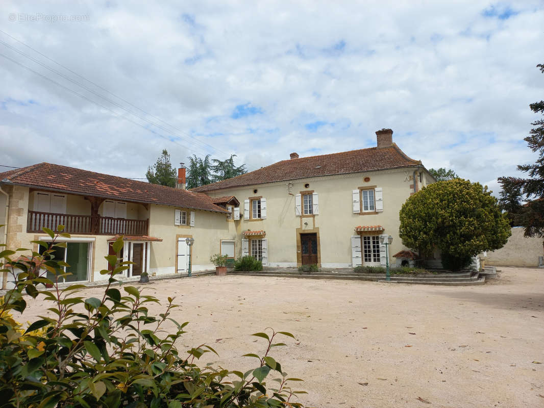 Maison à MIRANDE