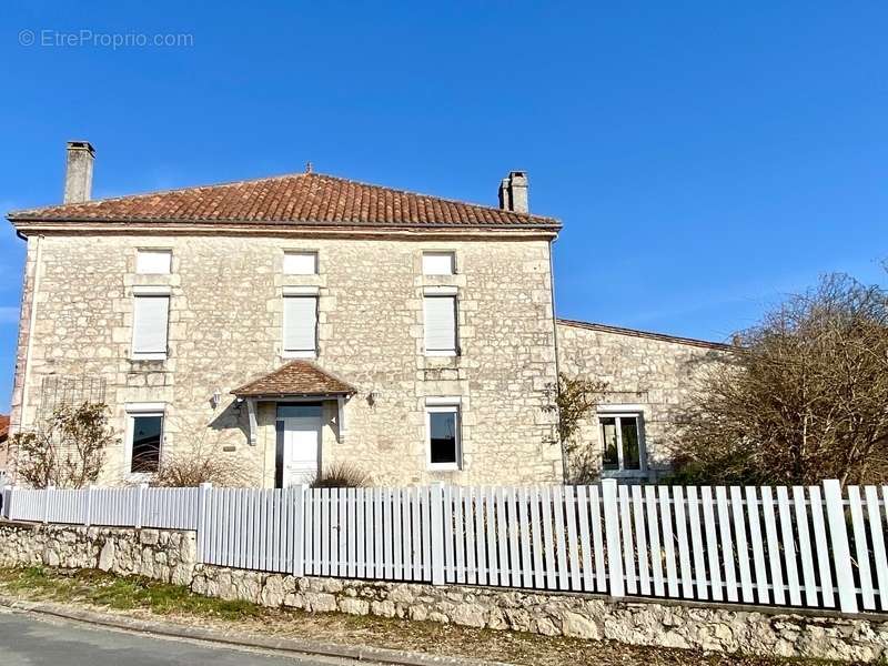 Maison à AIGUILLON