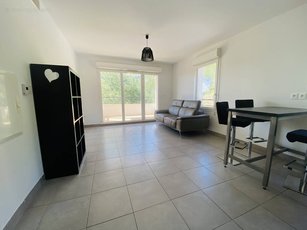 Appartement à ENSUES-LA-REDONNE