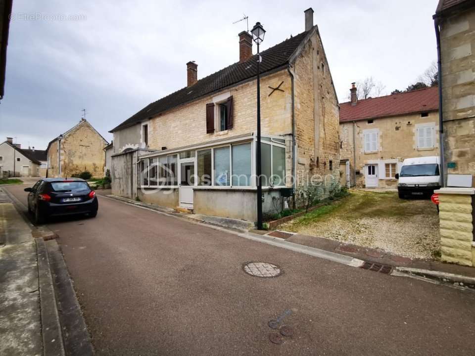 Maison à CHARENTENAY