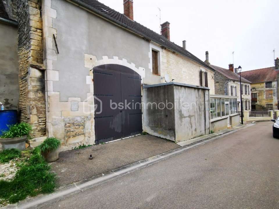 Maison à CHARENTENAY