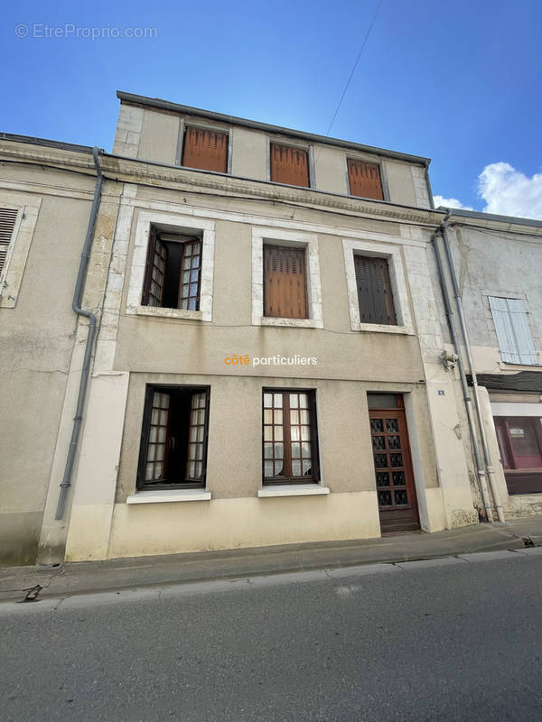 Maison à LIGNIERES