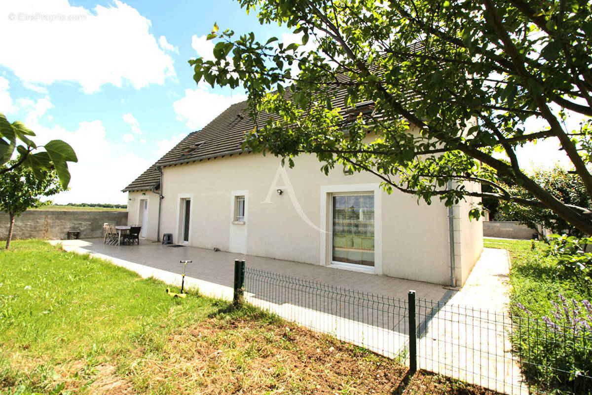 Maison à SAINT-SULPICE-DE-POMMERAY