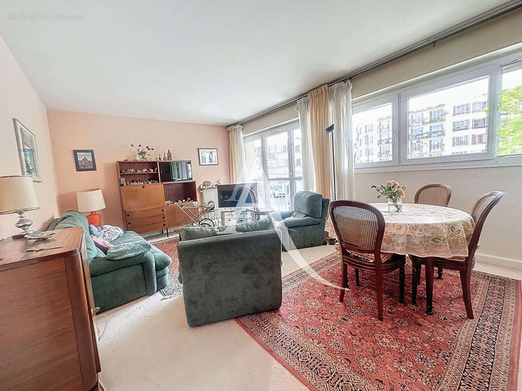 Appartement à PARIS-19E