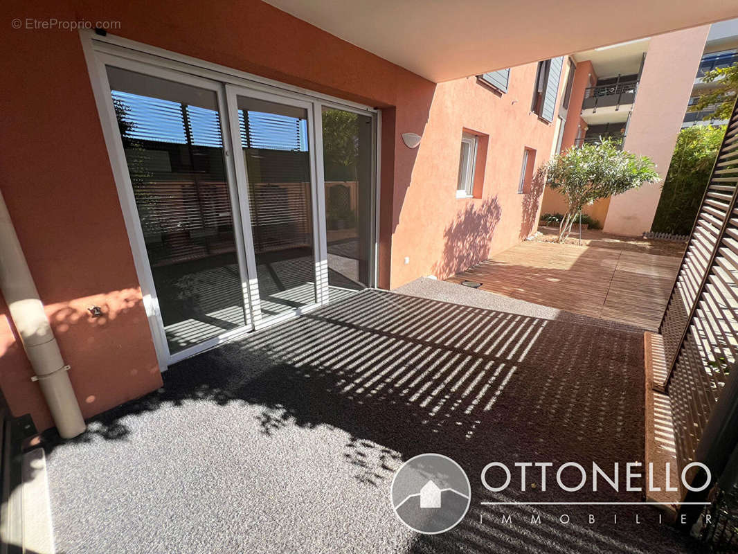 Appartement à ROQUEBRUNE-SUR-ARGENS