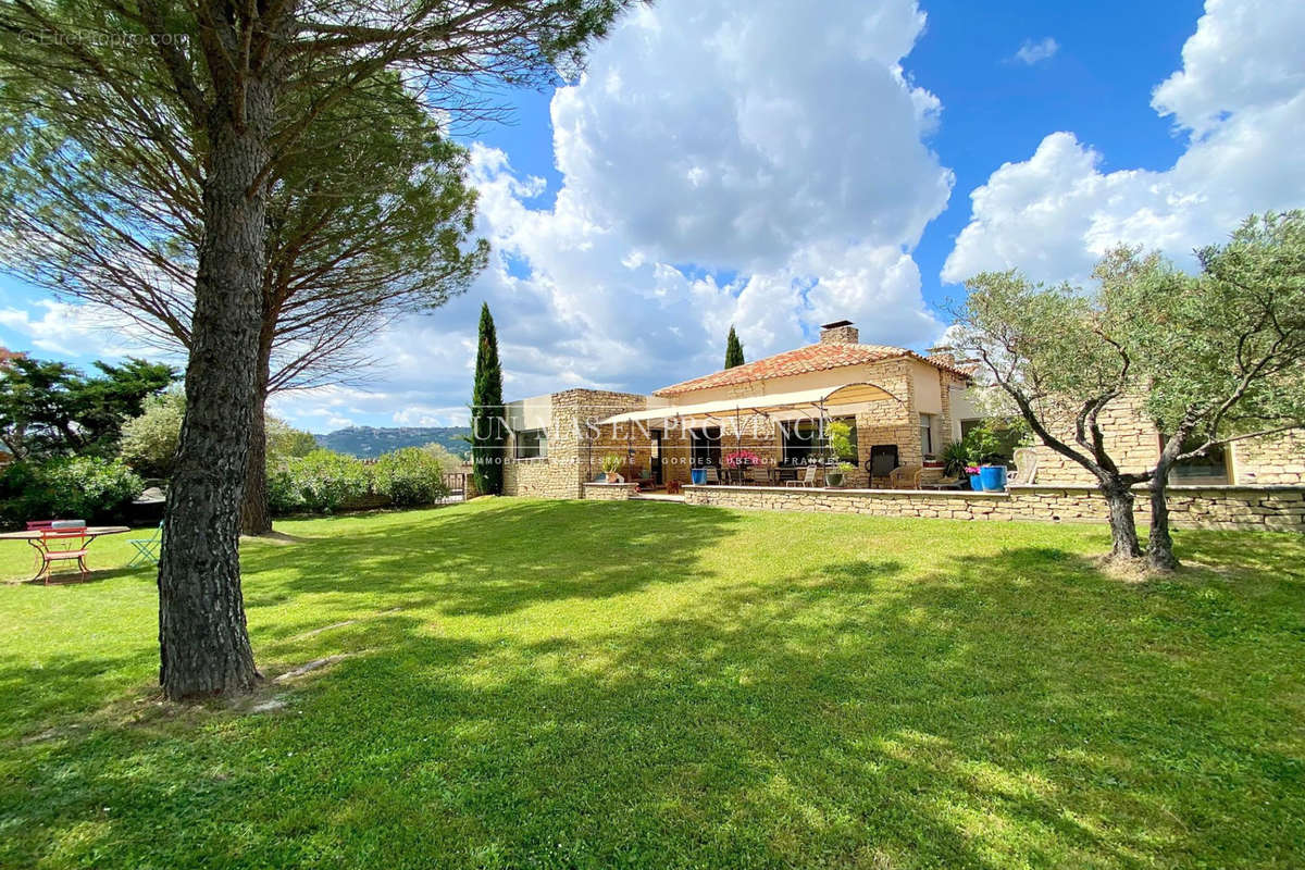 Maison à GORDES