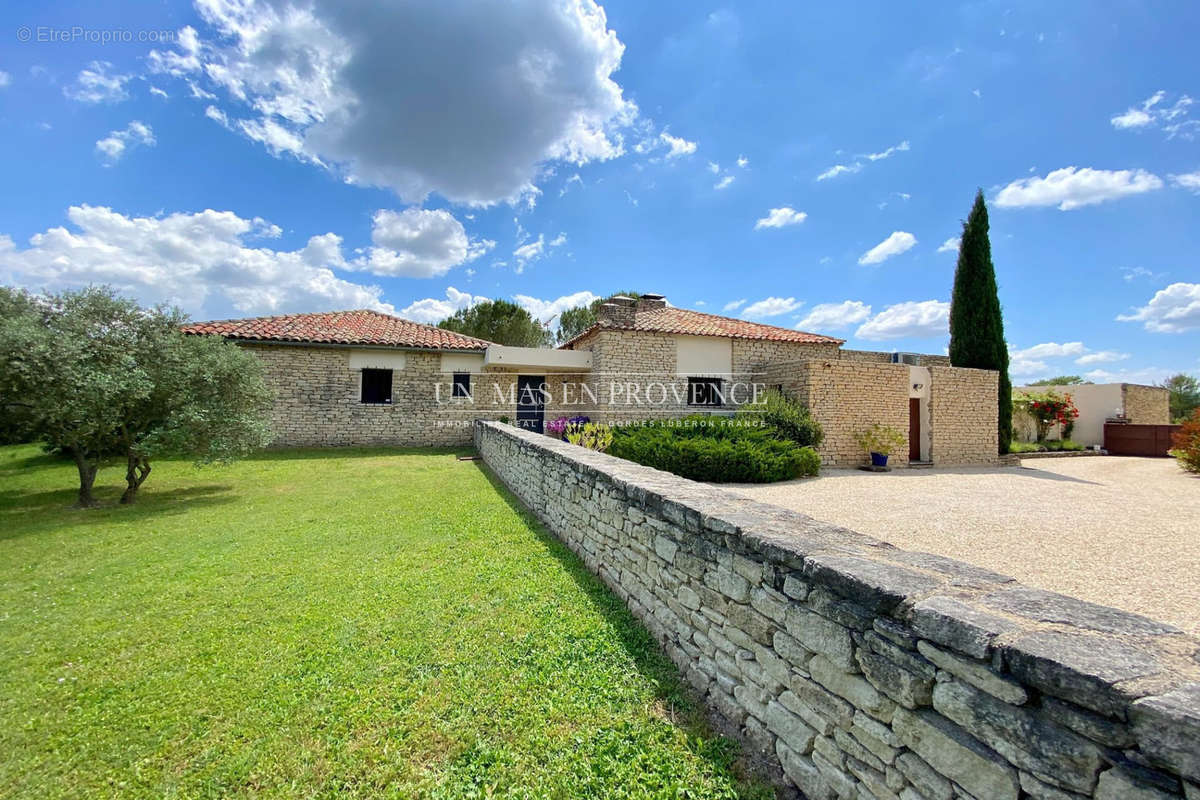 Maison à GORDES