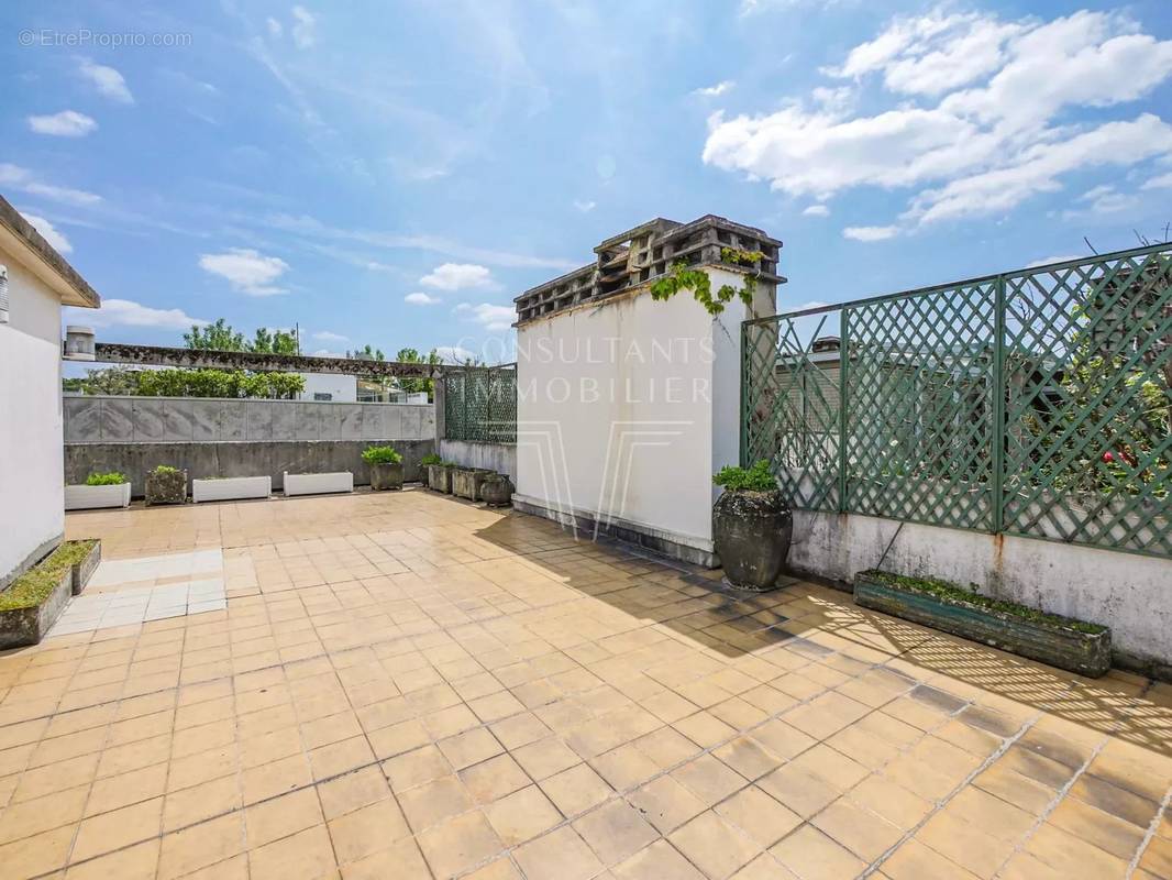 Appartement à NEUILLY-SUR-SEINE