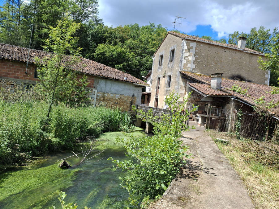 Maison à CHASSENEUIL-SUR-BONNIEURE