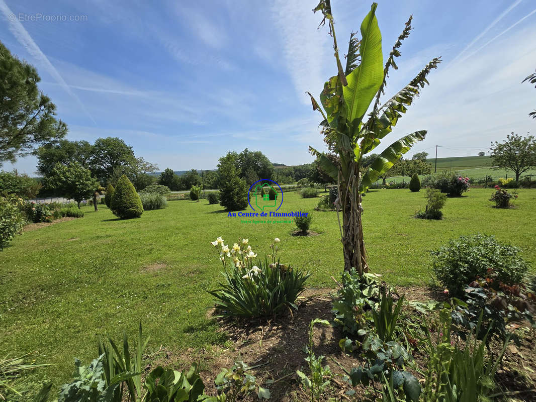 Maison à LAROQUE-TIMBAUT