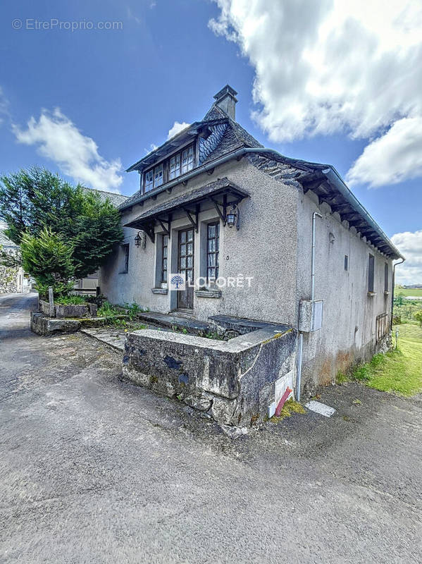 Maison à SAINTE-GENEVIEVE-SUR-ARGENCE