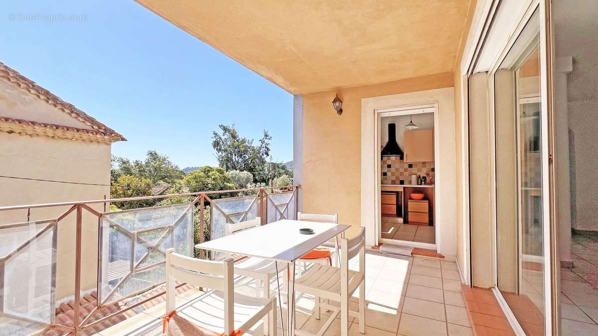 Appartement à HYERES