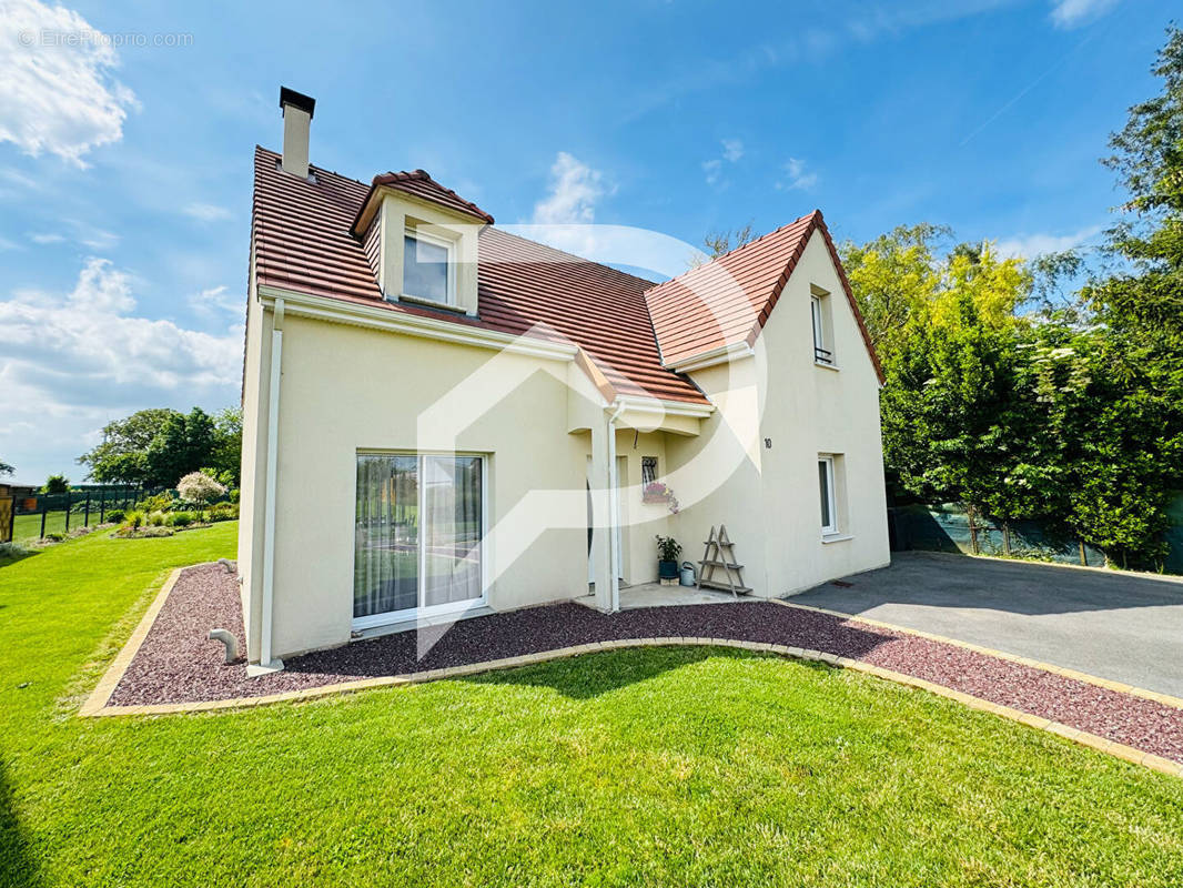 Maison à CREVECOEUR-LE-GRAND