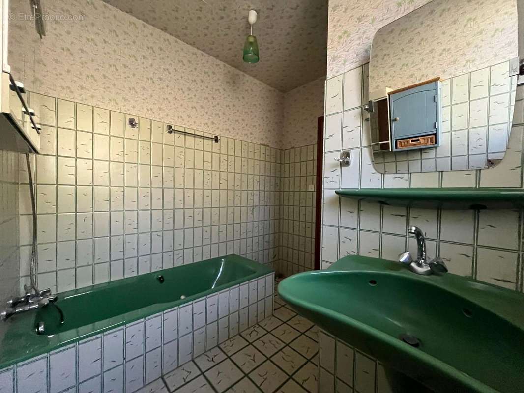 Salle de bain - Maison à LANOBRE