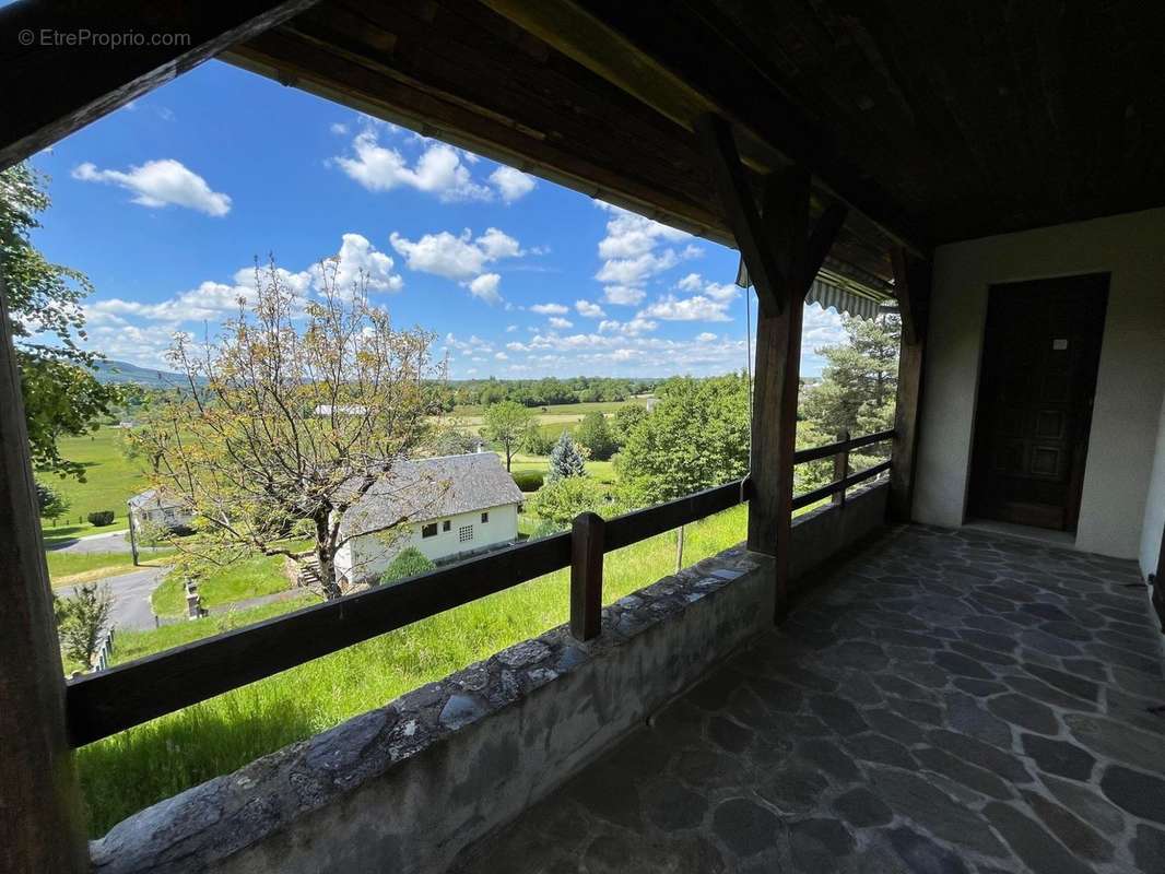 Terrasse - Maison à LANOBRE