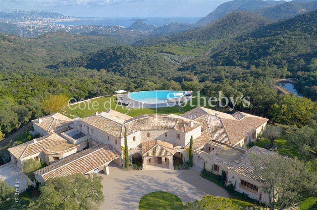 Maison à LES ADRETS-DE-L&#039;ESTEREL