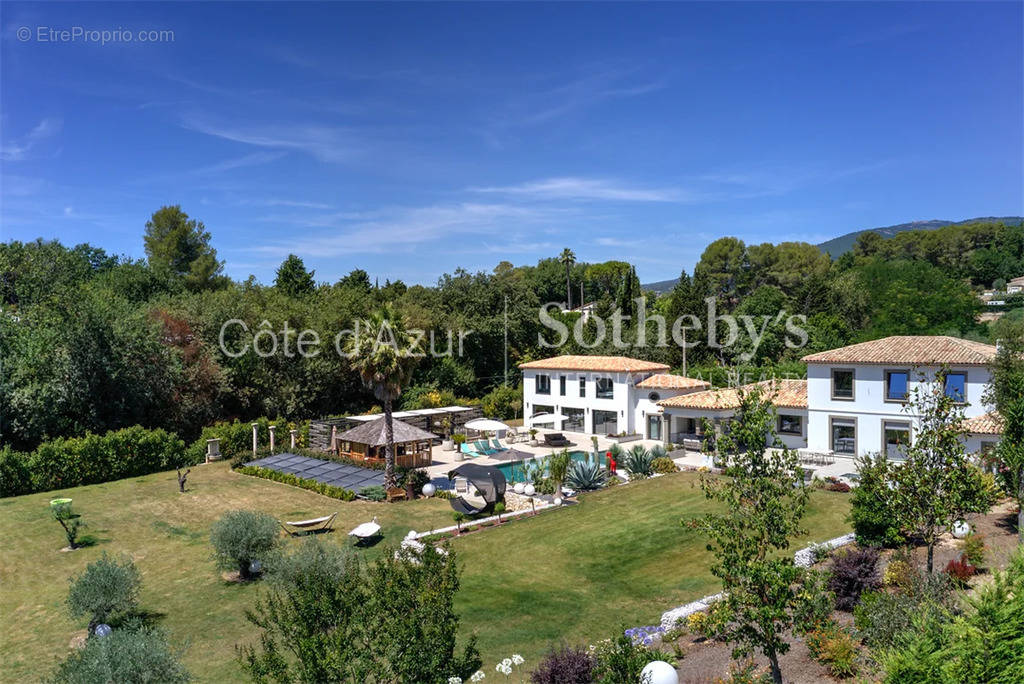 Maison à CHATEAUNEUF-GRASSE