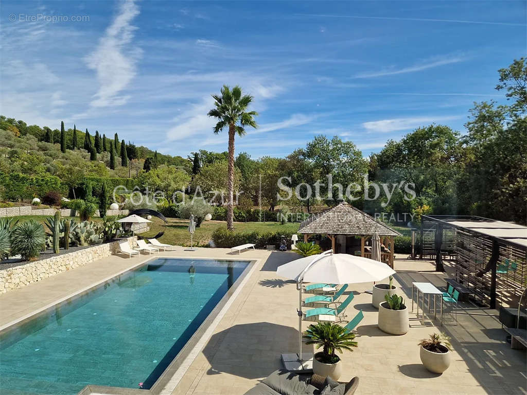 Maison à CHATEAUNEUF-GRASSE