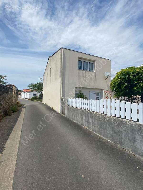 Maison à LANDEVIEILLE