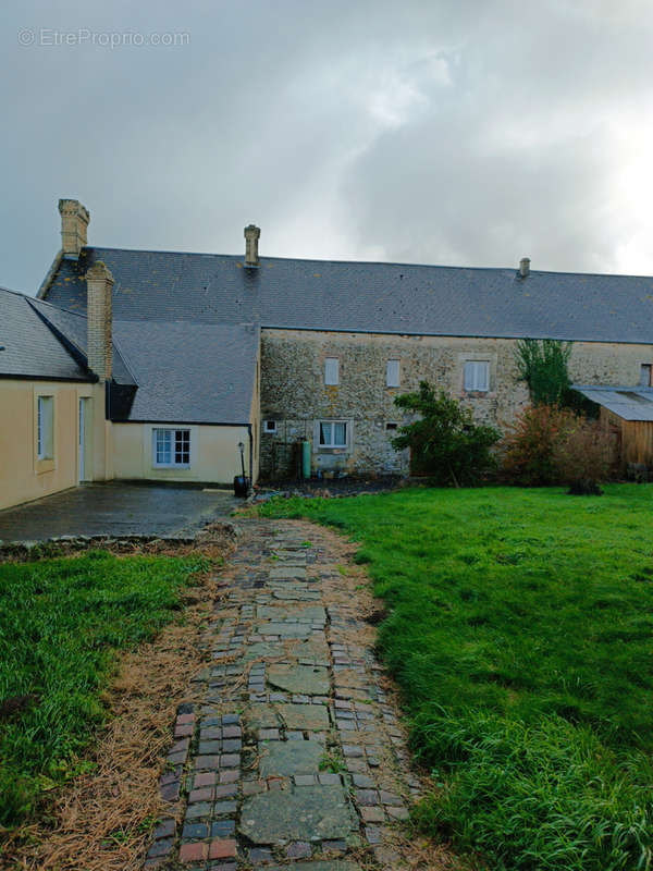 Maison à LONGUES-SUR-MER