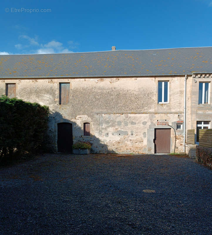 Maison à LONGUES-SUR-MER