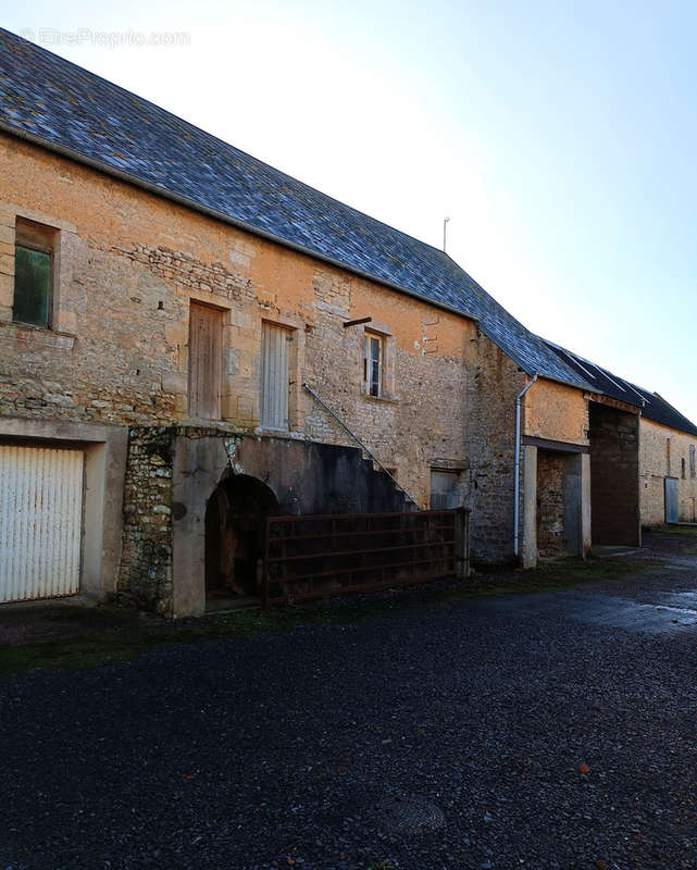 Maison à LONGUES-SUR-MER