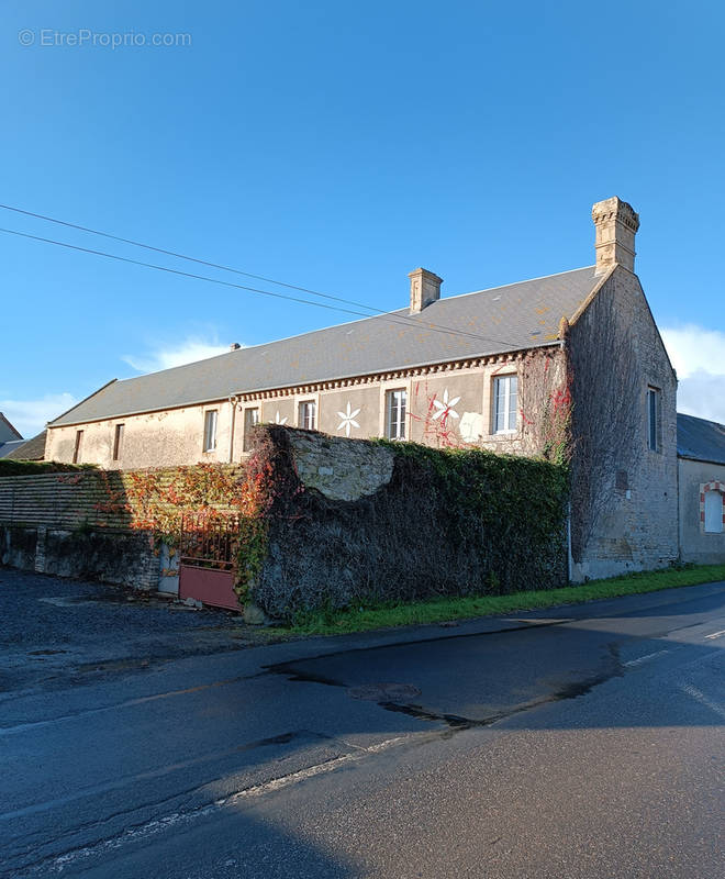 Maison à LONGUES-SUR-MER