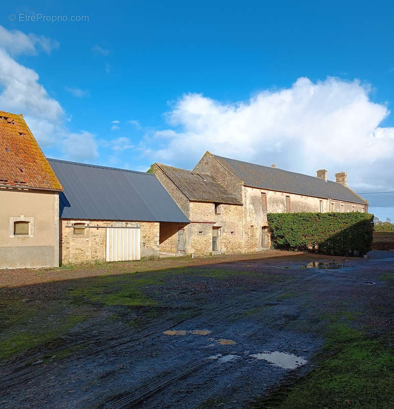 Maison à LONGUES-SUR-MER