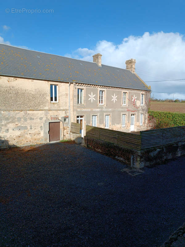 Maison à LONGUES-SUR-MER