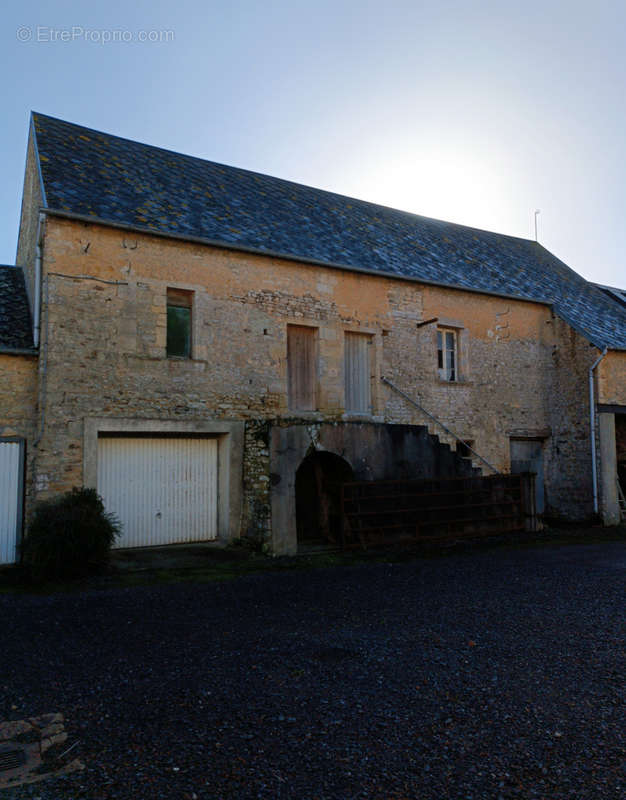 Maison à LONGUES-SUR-MER