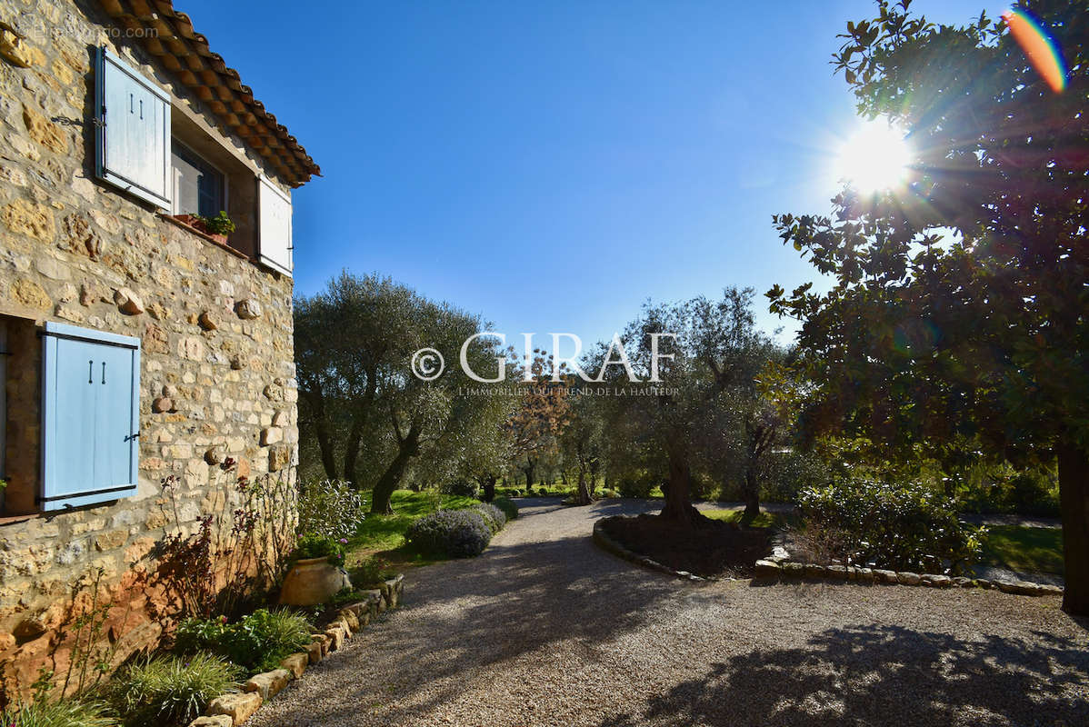 Maison à VALBONNE