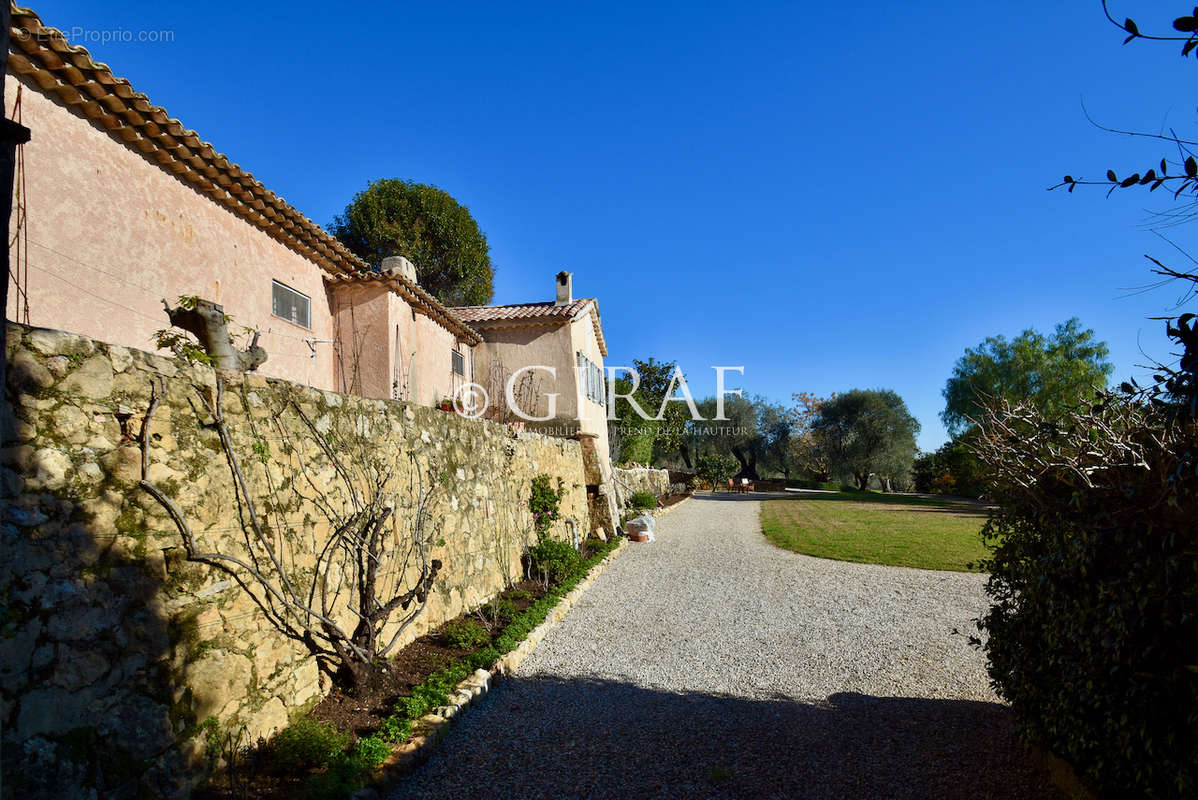 Maison à VALBONNE