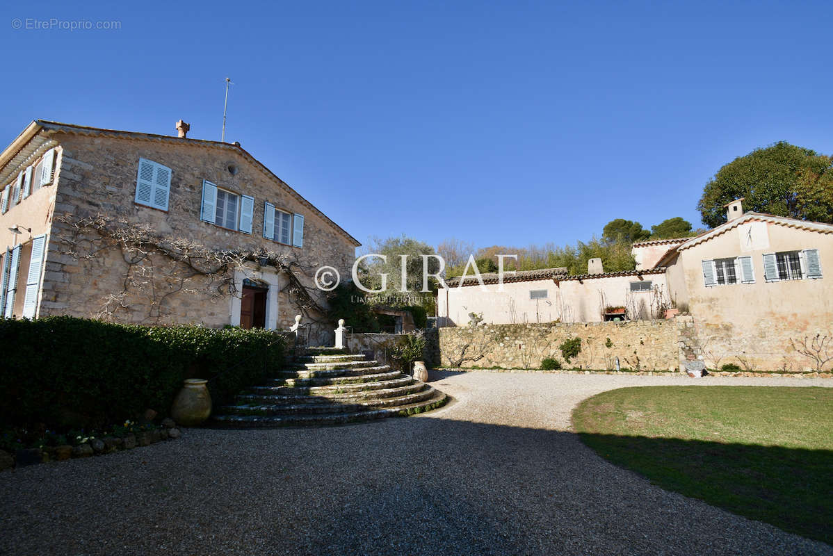 Maison à VALBONNE