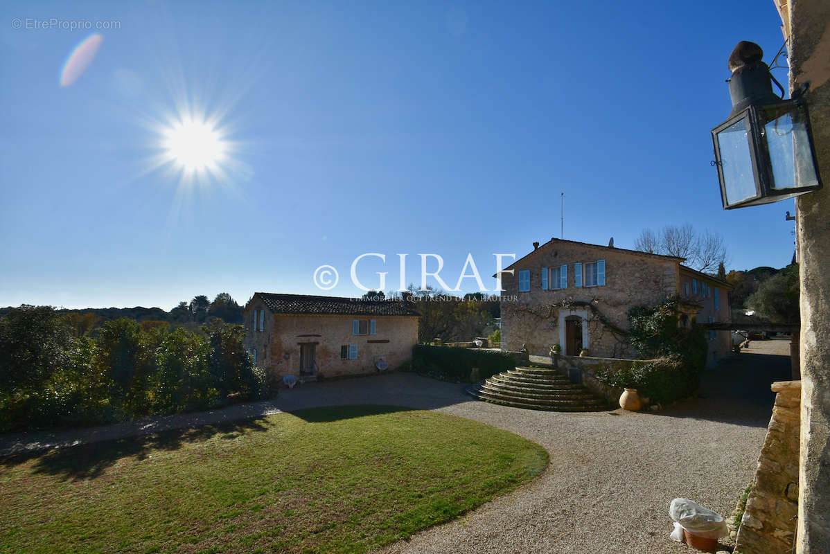 Maison à VALBONNE