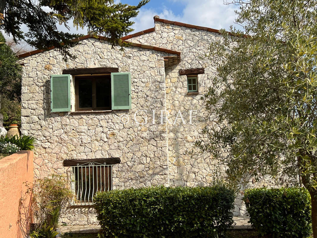 Maison à TOURRETTES-SUR-LOUP