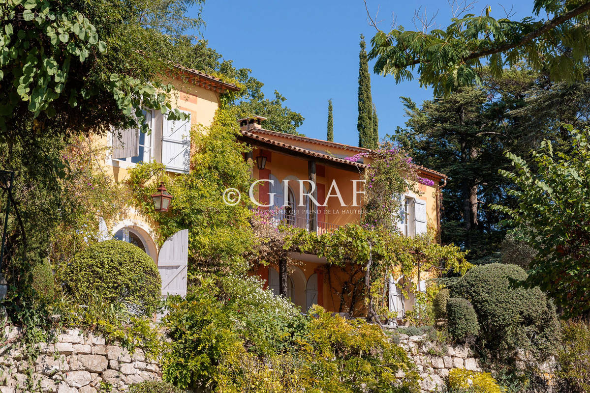 Maison à CHATEAUNEUF-GRASSE