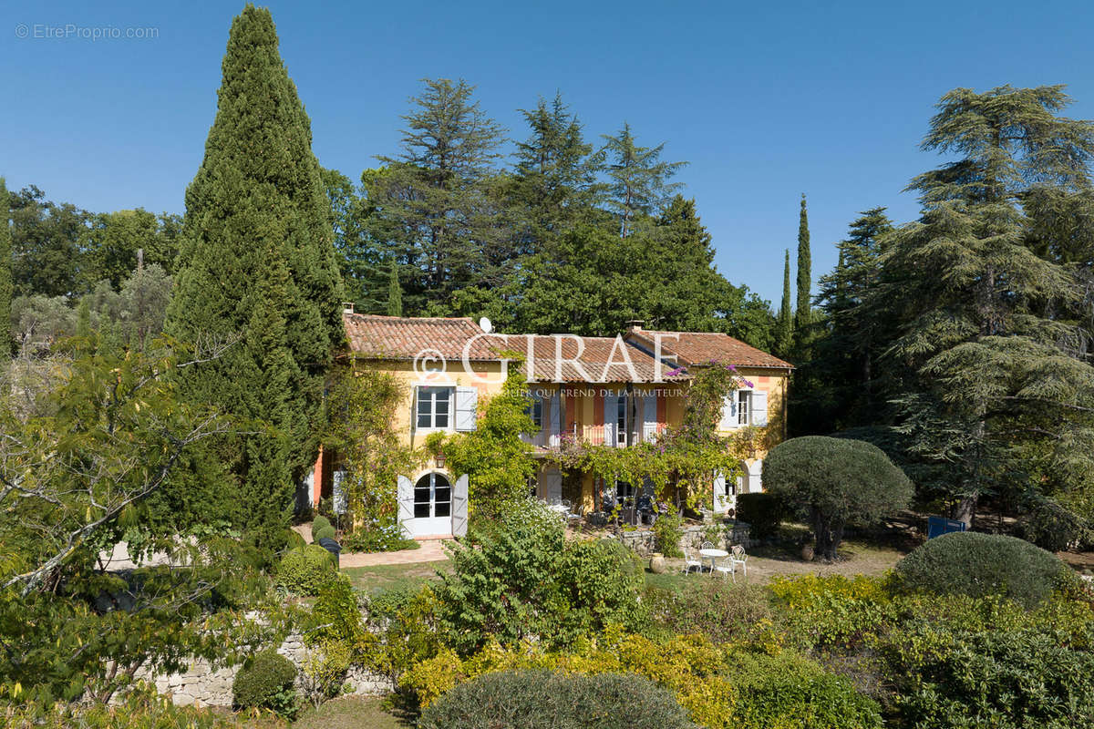 Maison à CHATEAUNEUF-GRASSE