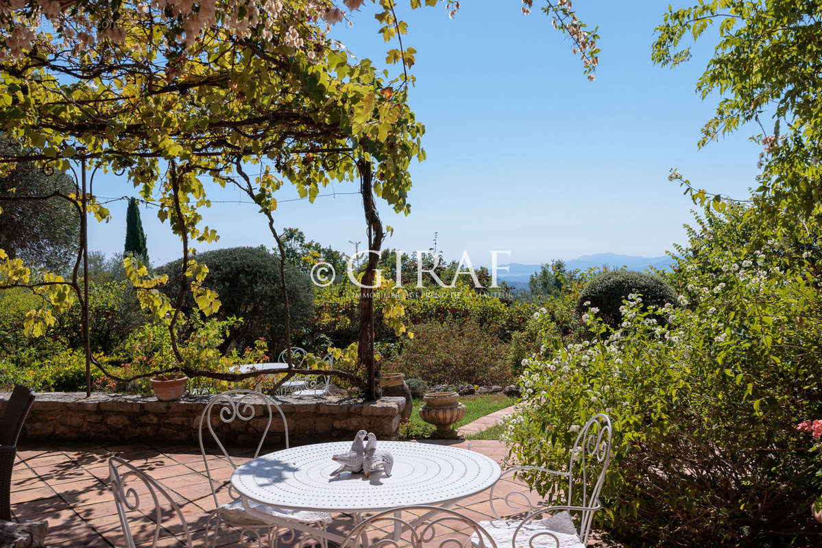 Maison à CHATEAUNEUF-GRASSE