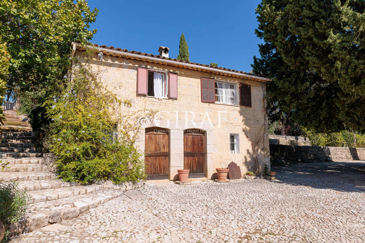 Maison à CHATEAUNEUF-GRASSE