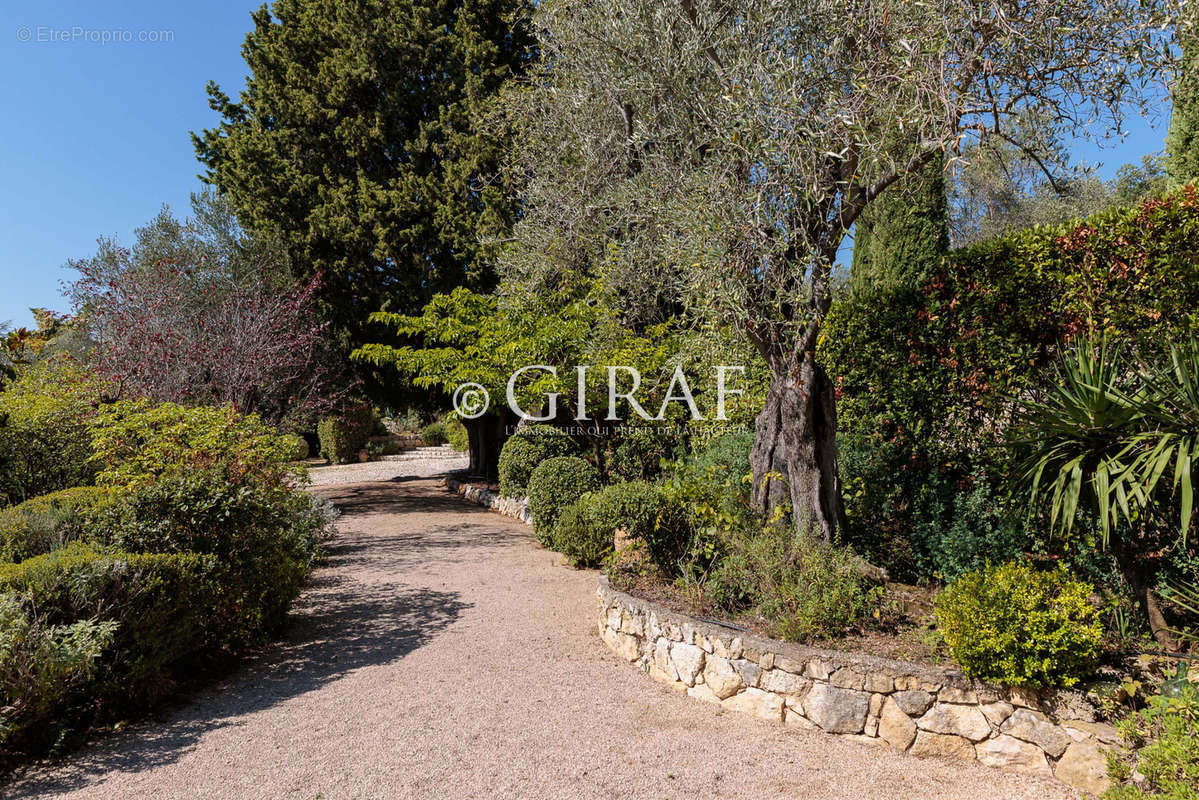 Maison à CHATEAUNEUF-GRASSE