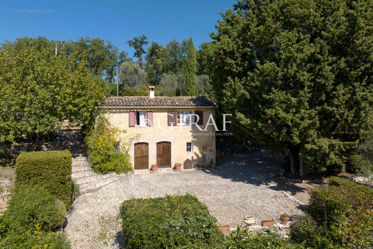 Maison à CHATEAUNEUF-GRASSE