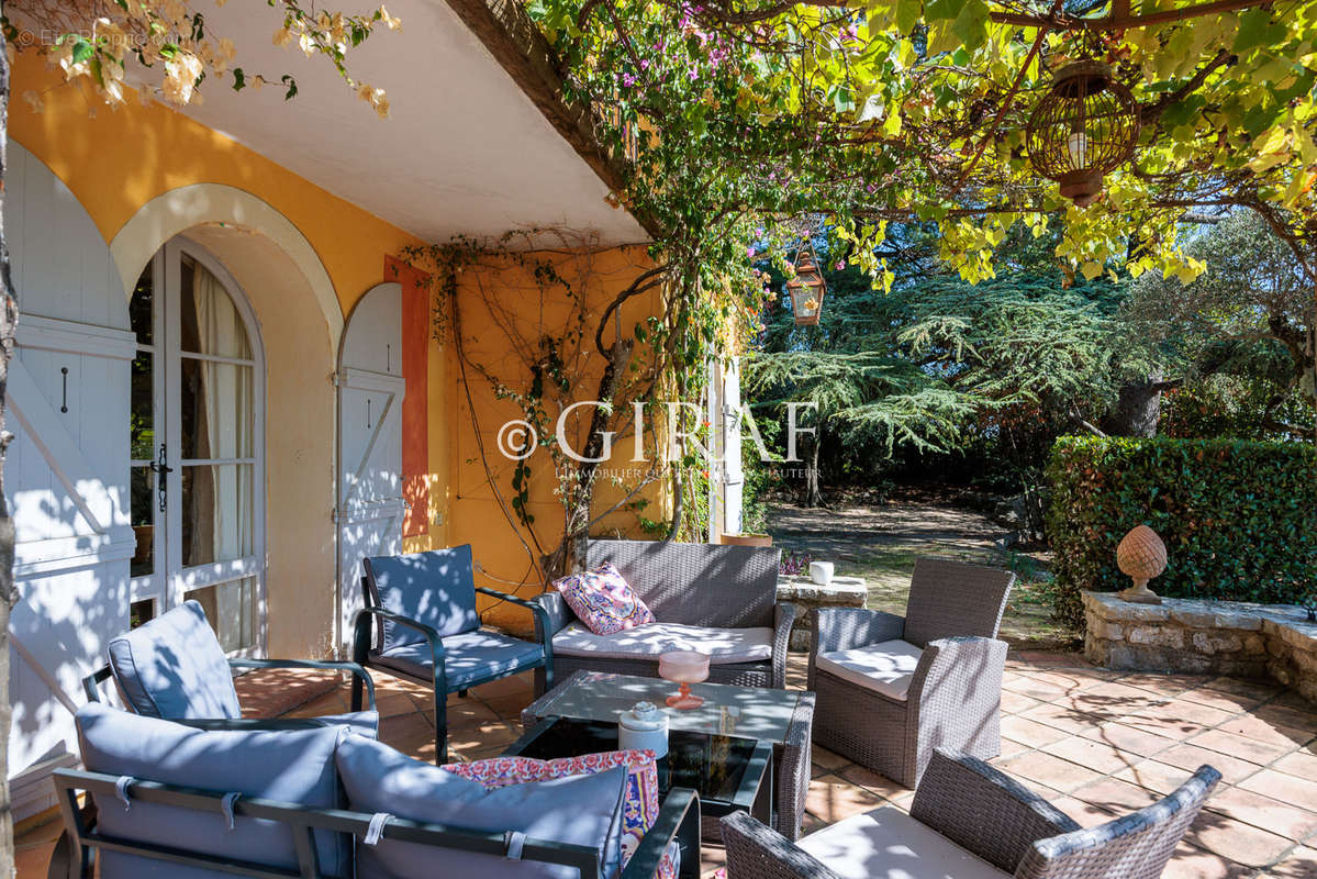 Maison à CHATEAUNEUF-GRASSE