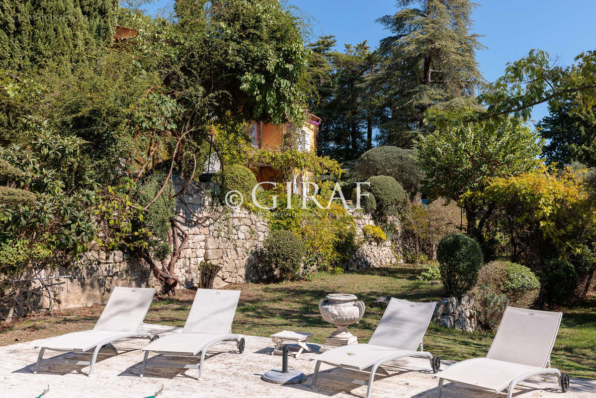 Maison à CHATEAUNEUF-GRASSE