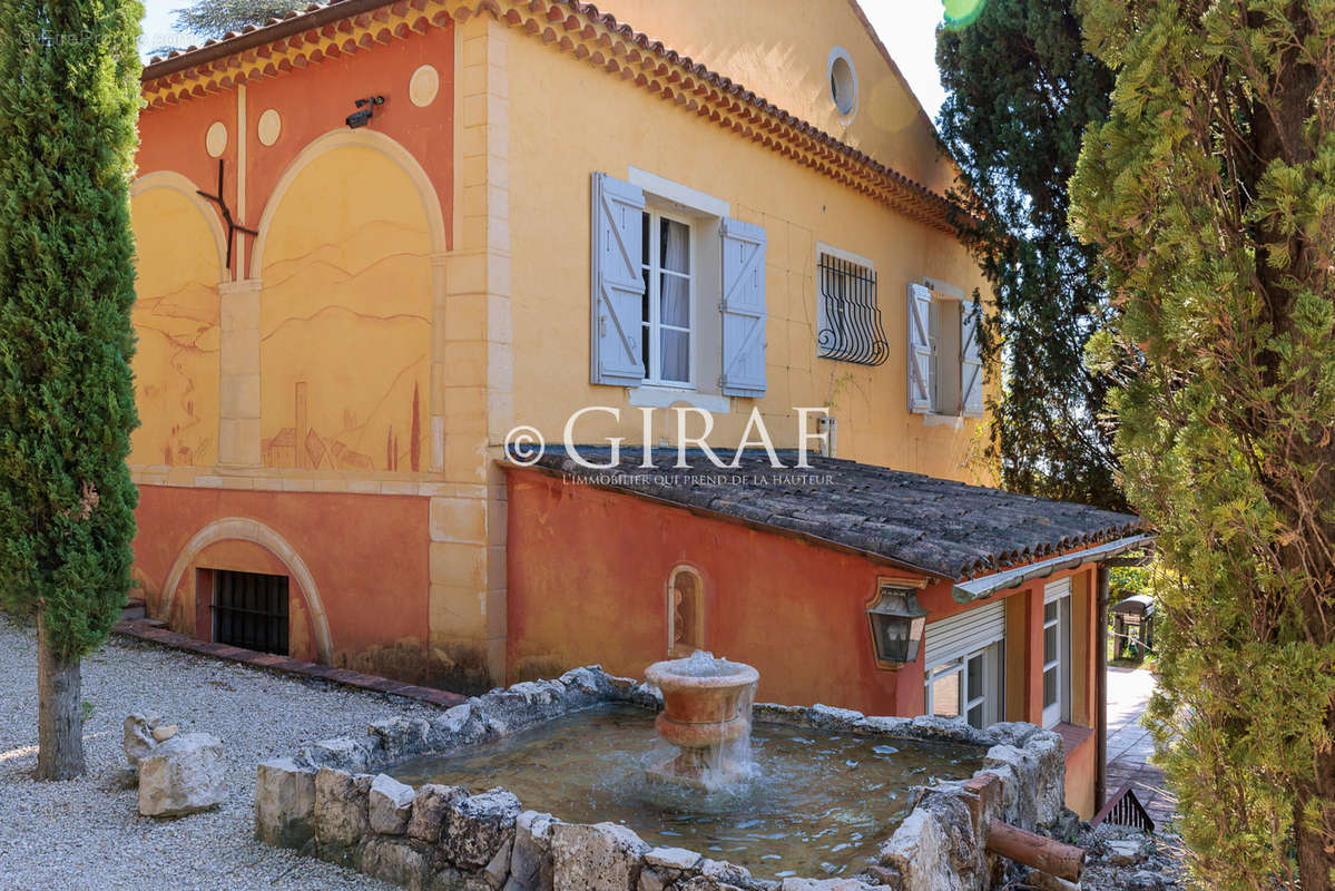 Maison à CHATEAUNEUF-GRASSE