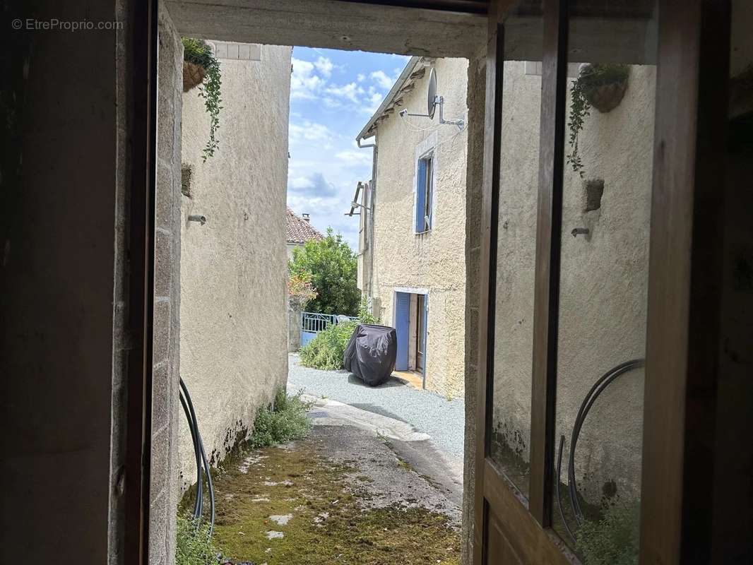 Maison à CHAMPAGNE-ET-FONTAINE