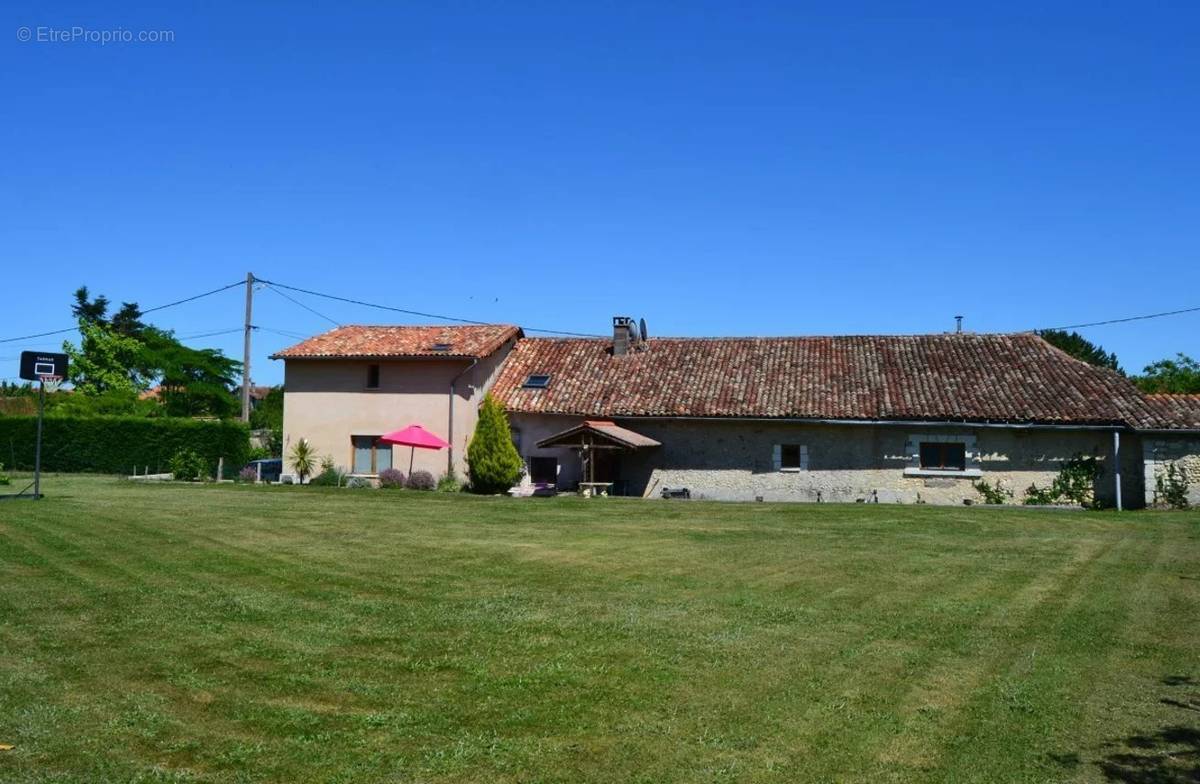 Maison à SAINT-AULAYE